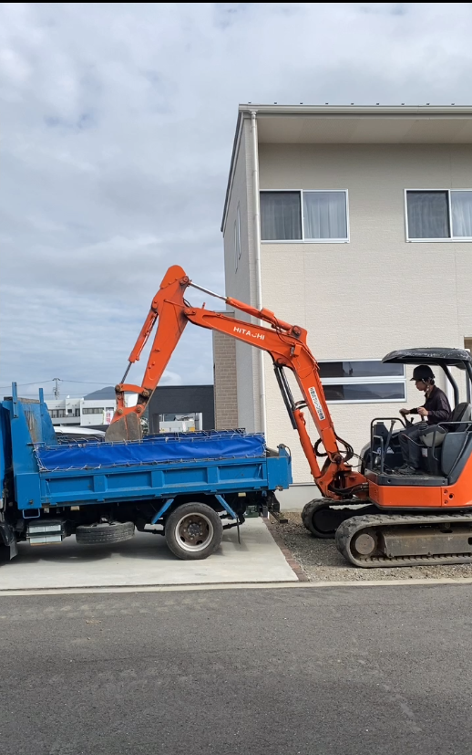 ★ユンボに乗れる社長★　新築 リフォームは徳島県 阿波市 プロジェクトホームで♪