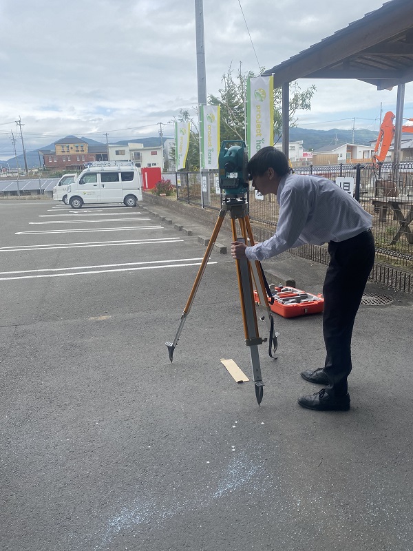 トランシット据え方の練習　新築 リフォームは徳島県 阿波市 プロジェクトホームで♪